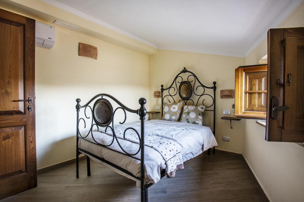 Antico Borgo Seggiano Bed and Breakfast Værelse billede